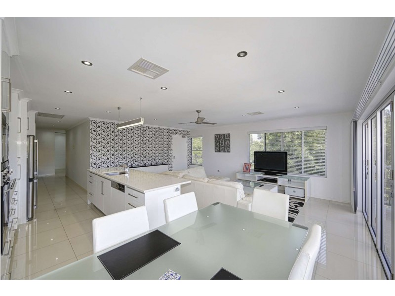 Unit 6, Beach Break, 6 McDougall Street, Bargara QLD 4670