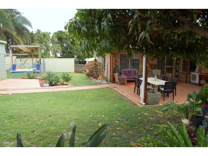 5 Milton Street, Burnett Heads QLD 4670