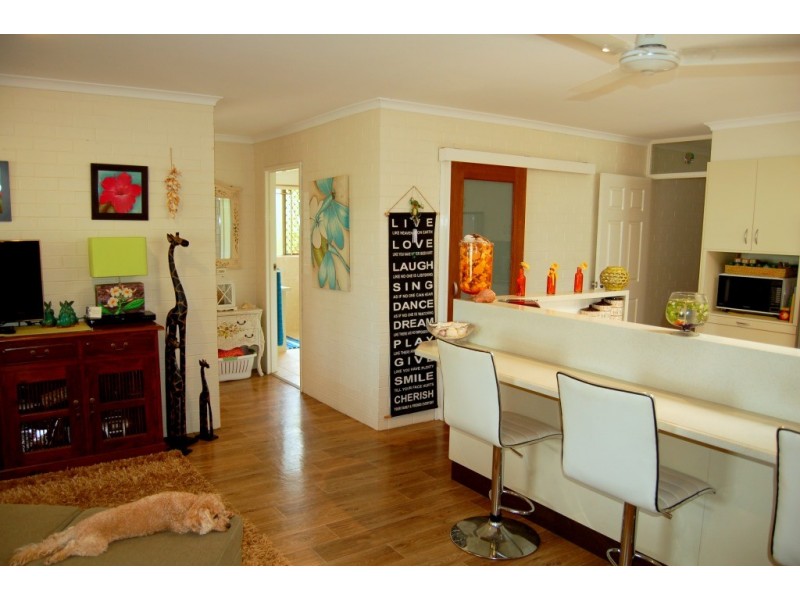 5 Milton Street, Burnett Heads QLD 4670