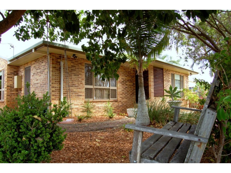 5 Milton Street, Burnett Heads QLD 4670