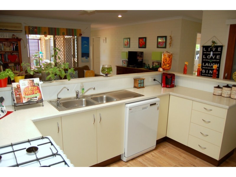 5 Milton Street, Burnett Heads QLD 4670