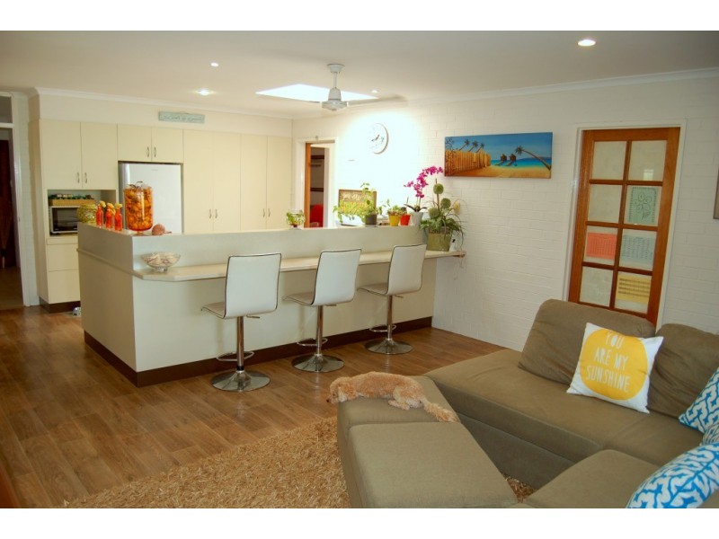 5 Milton Street, Burnett Heads QLD 4670