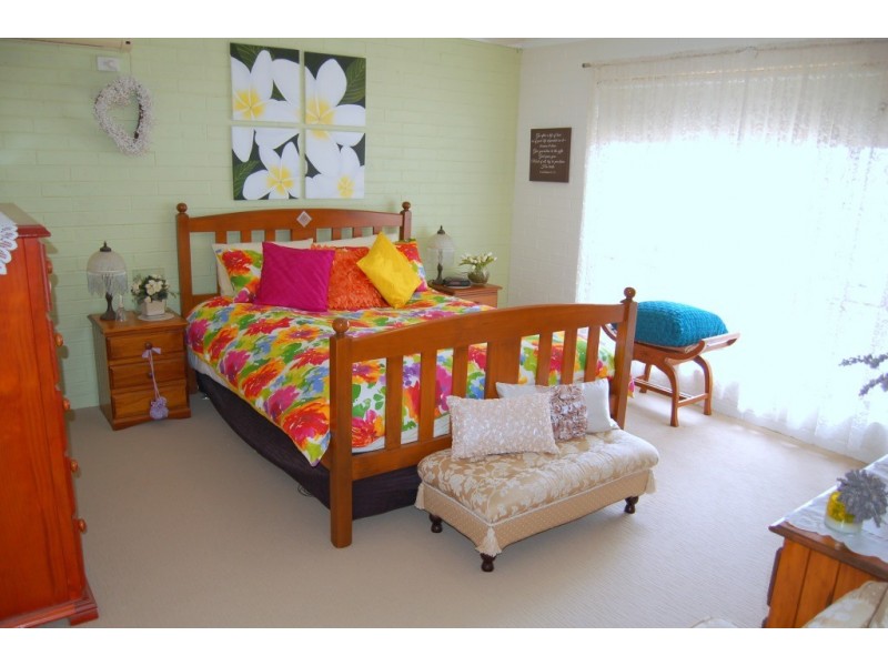 5 Milton Street, Burnett Heads QLD 4670