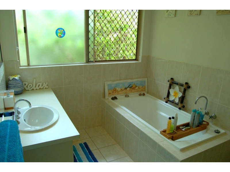 5 Milton Street, Burnett Heads QLD 4670