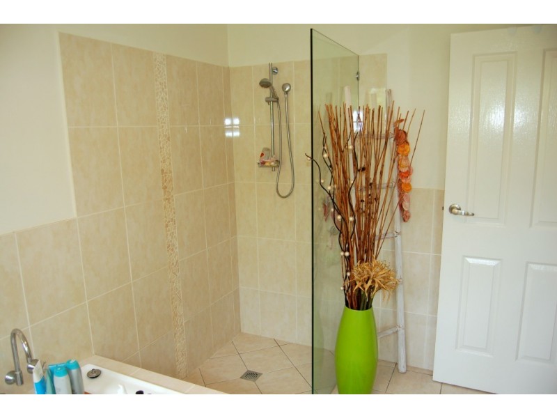 5 Milton Street, Burnett Heads QLD 4670