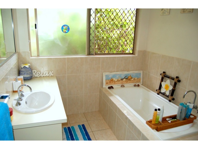 5 Milton Street, Burnett Heads QLD 4670