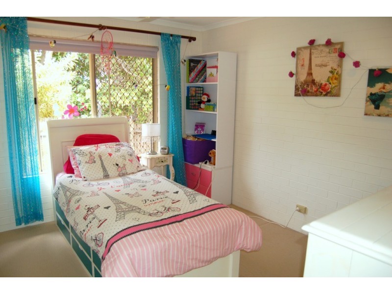 5 Milton Street, Burnett Heads QLD 4670