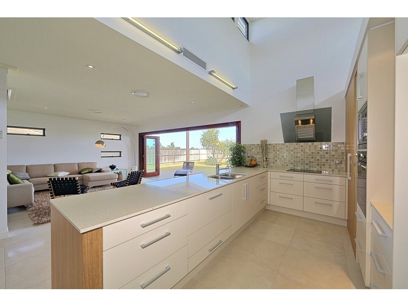 18 Panoramic Way, Bargara QLD 4670