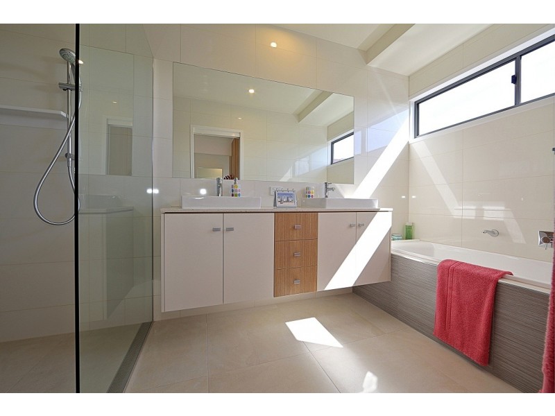 18 Panoramic Way, Bargara QLD 4670