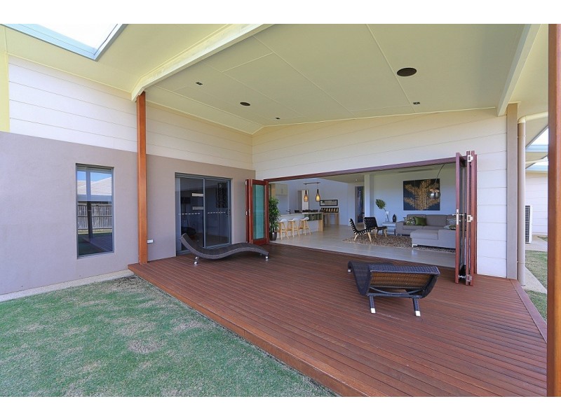 18 Panoramic Way, Bargara QLD 4670