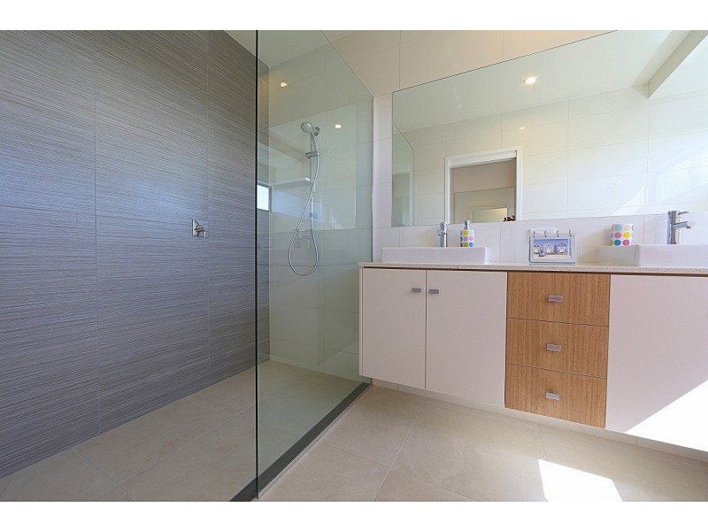 18 Panoramic Way, Bargara QLD 4670