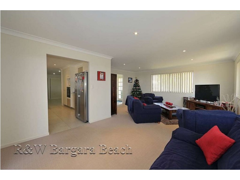 16 Back Hill Drive, Coral Cove QLD 4670