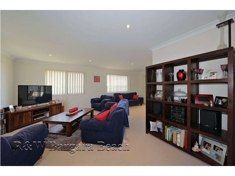 16 Back Hill Drive, Coral Cove QLD 4670