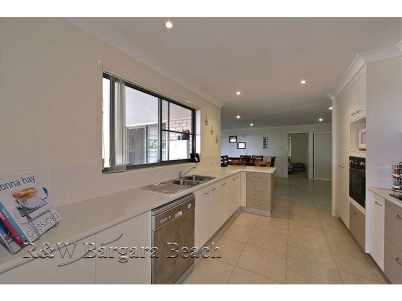 16 Back Hill Drive, Coral Cove QLD 4670
