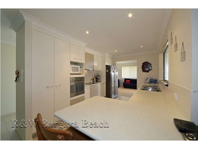 16 Back Hill Drive, Coral Cove QLD 4670