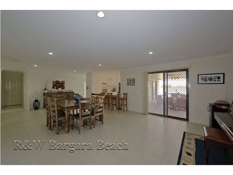 16 Back Hill Drive, Coral Cove QLD 4670
