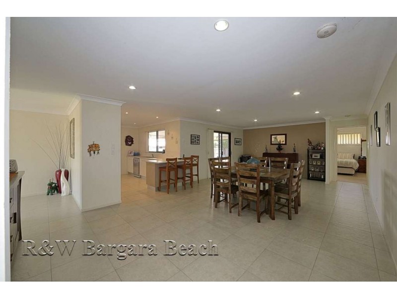 16 Back Hill Drive, Coral Cove QLD 4670