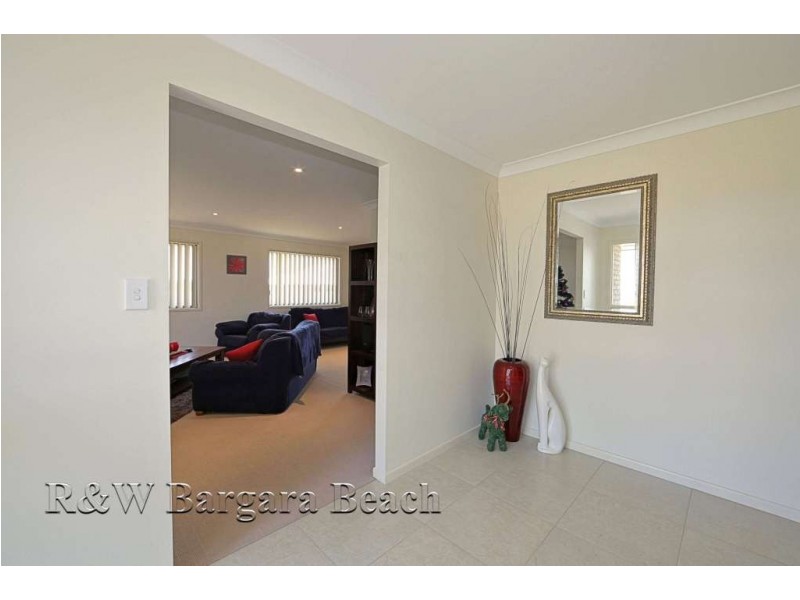 16 Back Hill Drive, Coral Cove QLD 4670