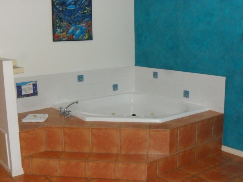 Villa 10 Pebble Beach Drive, Coral Cove QLD 4670