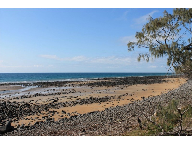 Villa 10 Pebble Beach Drive, Coral Cove QLD 4670