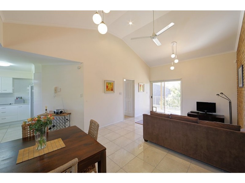 Unit 2, 21 McCavanagh Street, Bargara QLD 4670