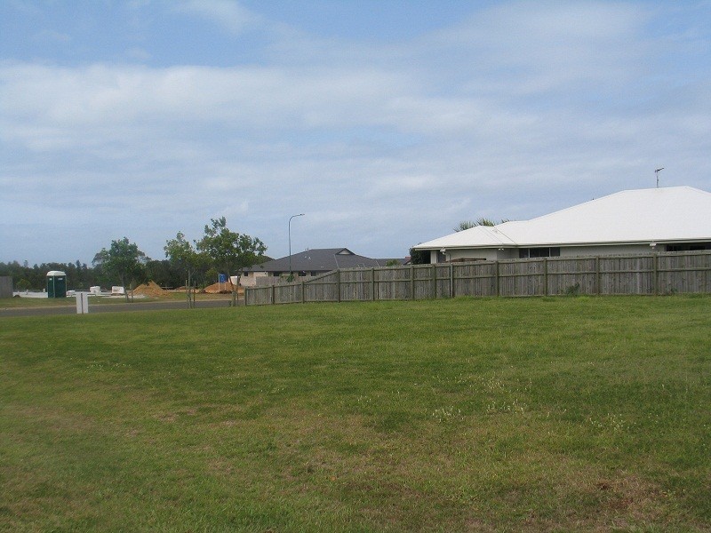 39 Bisdee St, Coral Cove QLD 4670