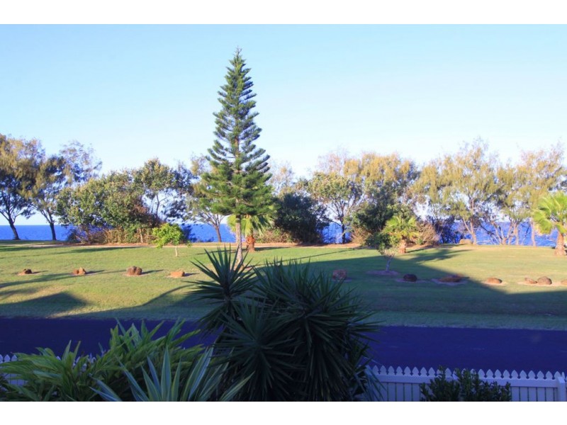 113 Barolin Esplanade, Coral Cove QLD 4670