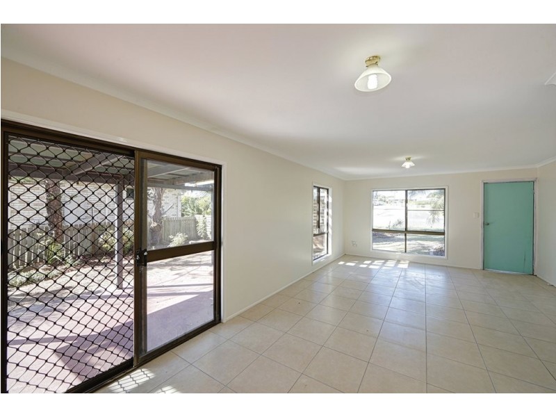 8 Bisdee Street, Coral Cove QLD 4670