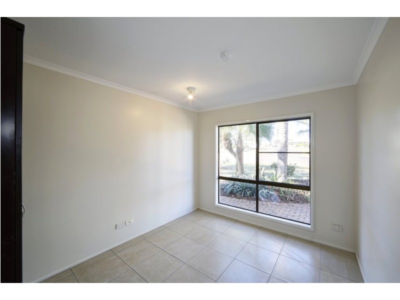 8 Bisdee Street, Coral Cove QLD 4670