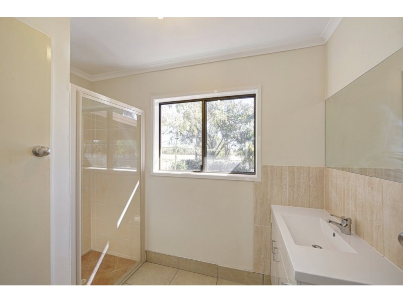 8 Bisdee Street, Coral Cove QLD 4670