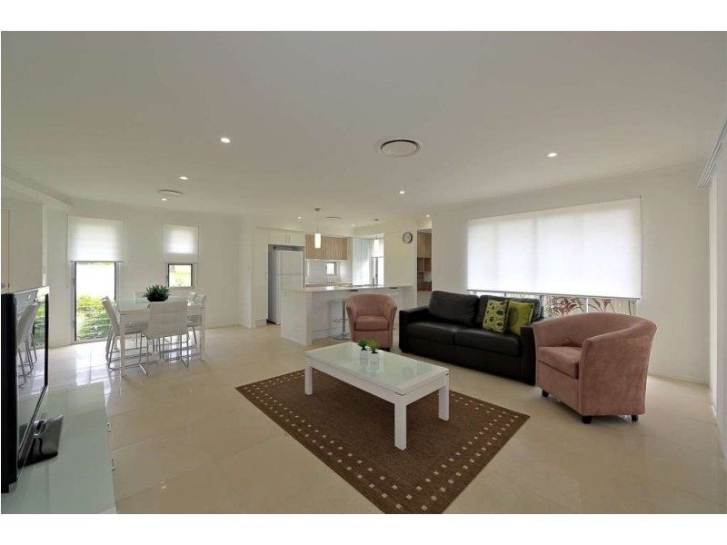 Unit 1, 8 Holland Street, Bargara QLD 4670