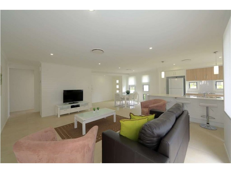 Unit 1, 8 Holland Street, Bargara QLD 4670