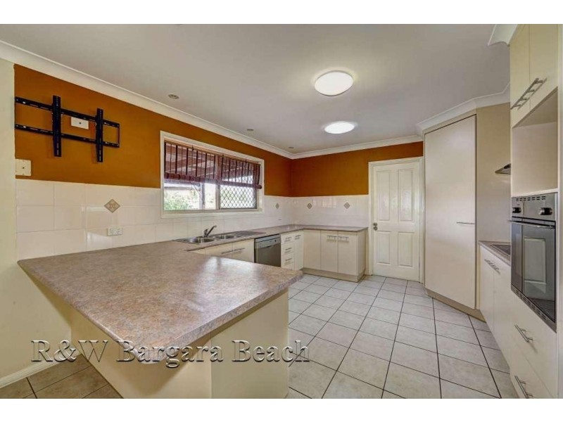 1 Blake Close, Coral Cove QLD 4670