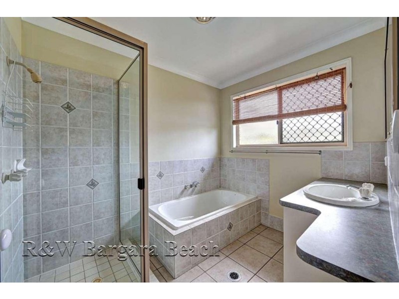 1 Blake Close, Coral Cove QLD 4670