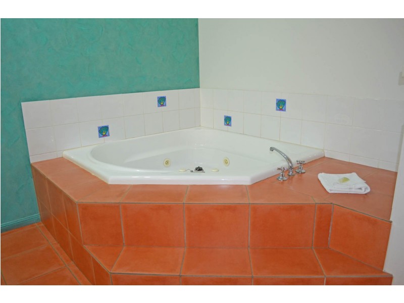 Unit 23 Pebble Beach Drive, Coral Cove QLD 4670