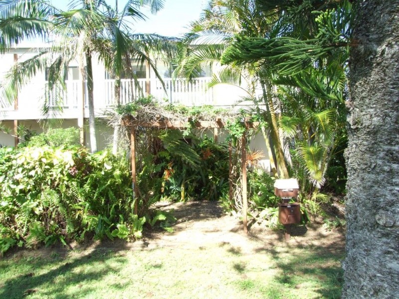 33 Dante Street, Burnett Heads QLD 4670