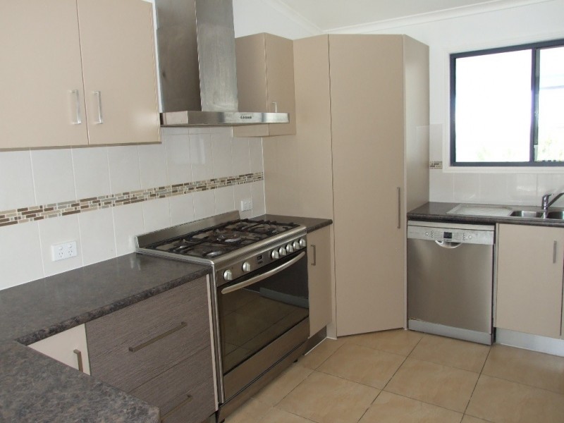 33 Dante Street, Burnett Heads QLD 4670