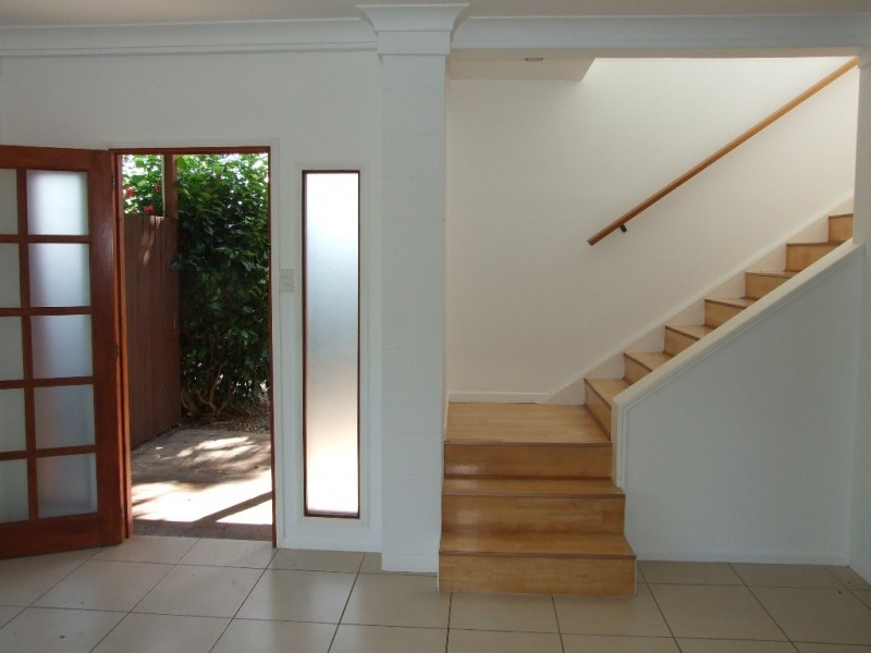 33 Dante Street, Burnett Heads QLD 4670