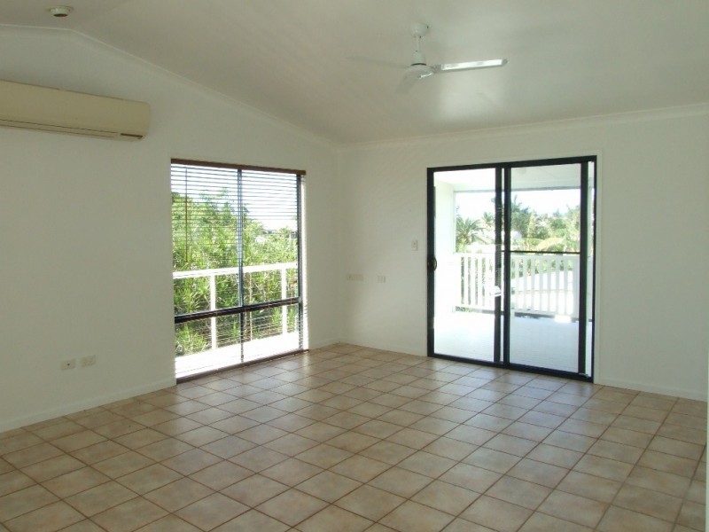 33 Dante Street, Burnett Heads QLD 4670