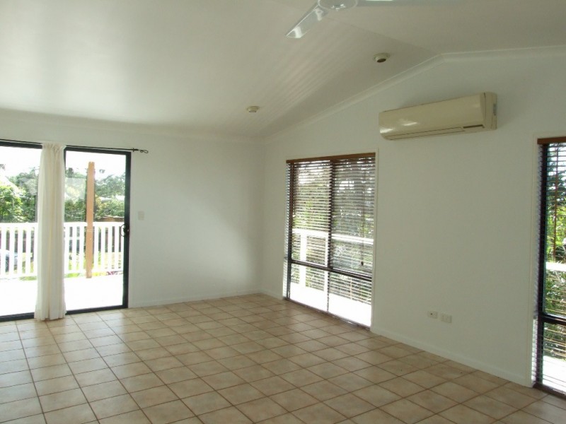 33 Dante Street, Burnett Heads QLD 4670