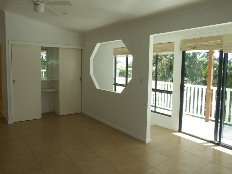 33 Dante Street, Burnett Heads QLD 4670