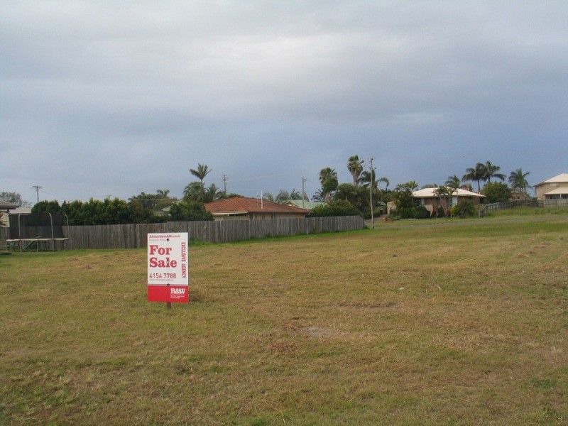 7 Daisy Court, Coral Cove QLD 4670