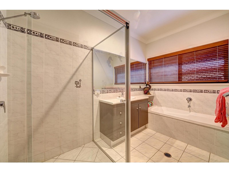 31 Coral Cove Drive, Coral Cove QLD 4670