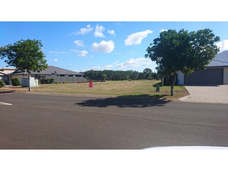 42 Bisdee Street, Coral Cove QLD 4670