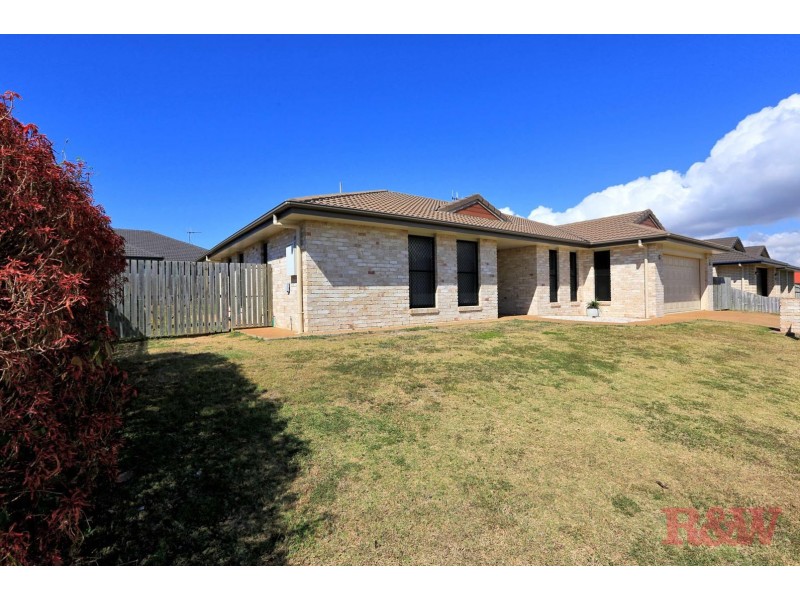 7 Toppers Drive, Coral Cove QLD 4670