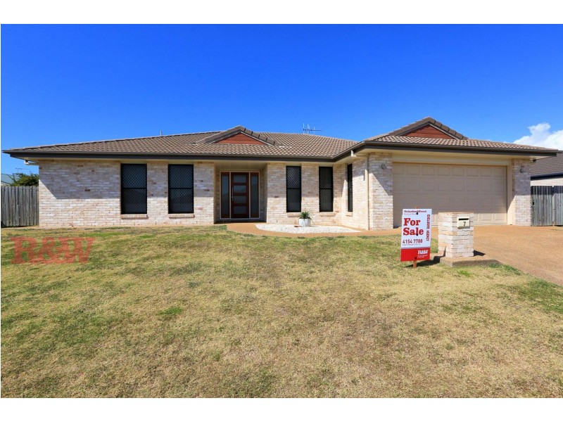 7 Toppers Drive, Coral Cove QLD 4670