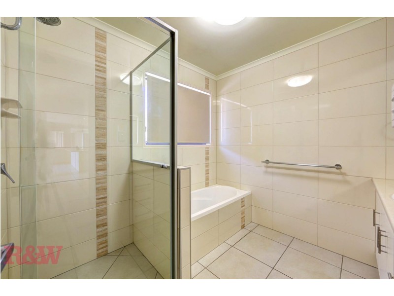 7 Toppers Drive, Coral Cove QLD 4670