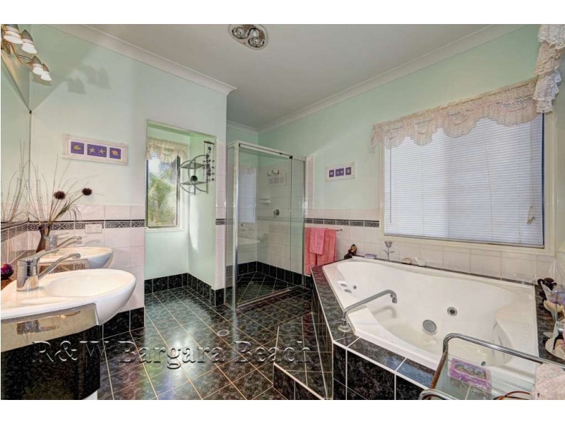 House 5, 5 Robert John Circuit, Coral Cove QLD 4670