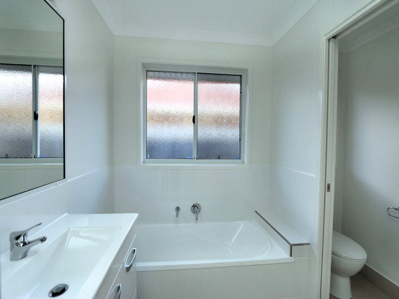 12 Belmonte Drive, Coral Cove QLD 4670