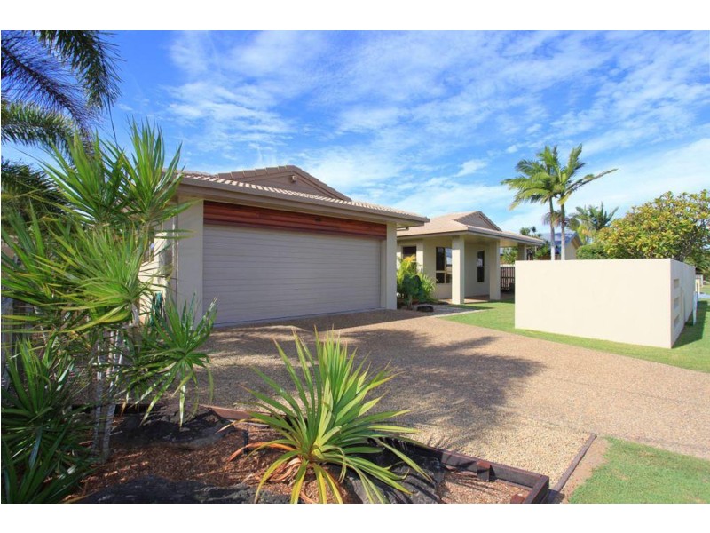 102 Davidson Street, Bargara QLD 4670